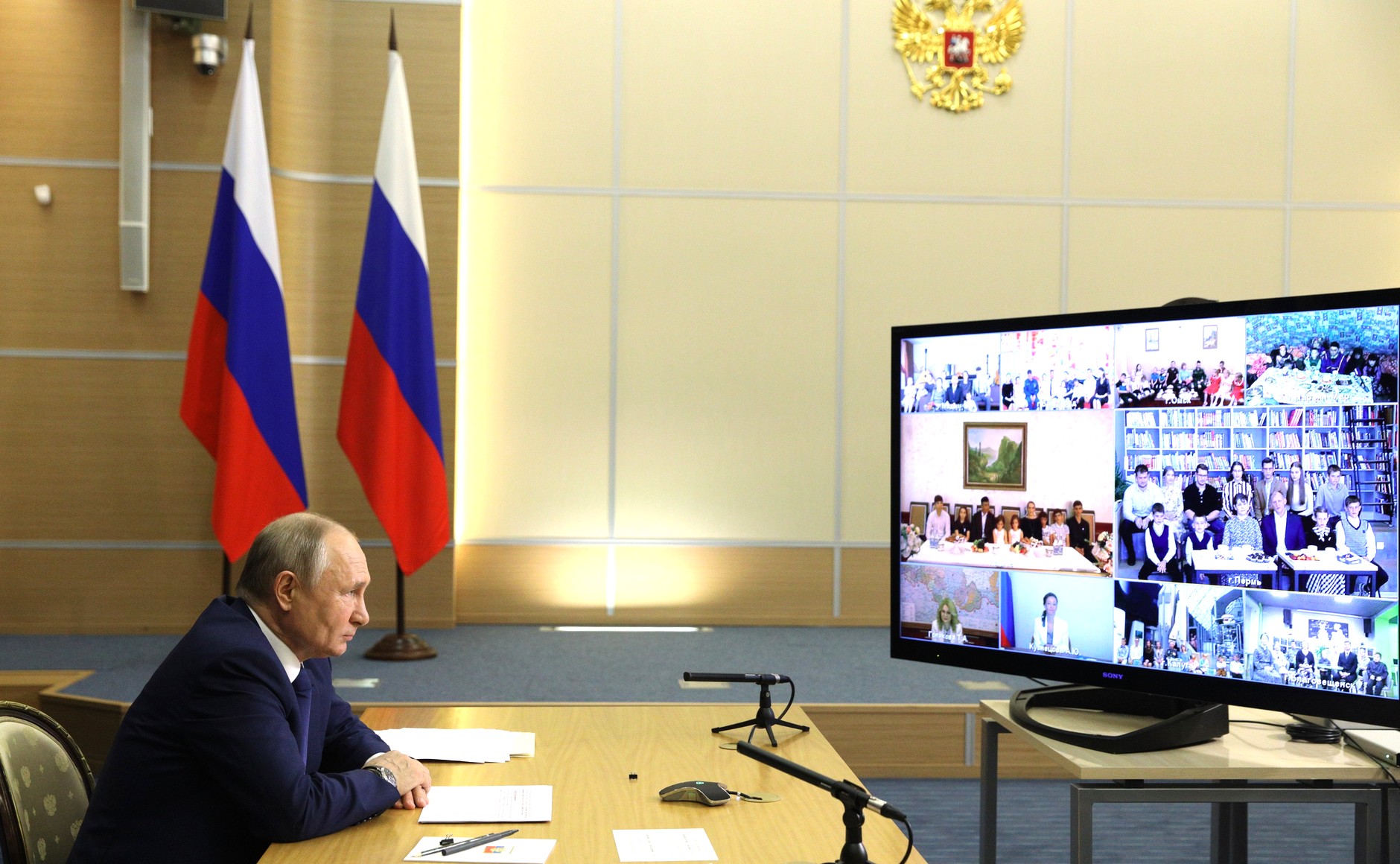 Семья Вылко из общины Ямб то пообщалась с президентом России Владимиром Путиным