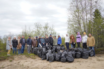 Аппарат Администрации НАО принял участие в масштабной акции по уборке мусора «Сохраним лес!»